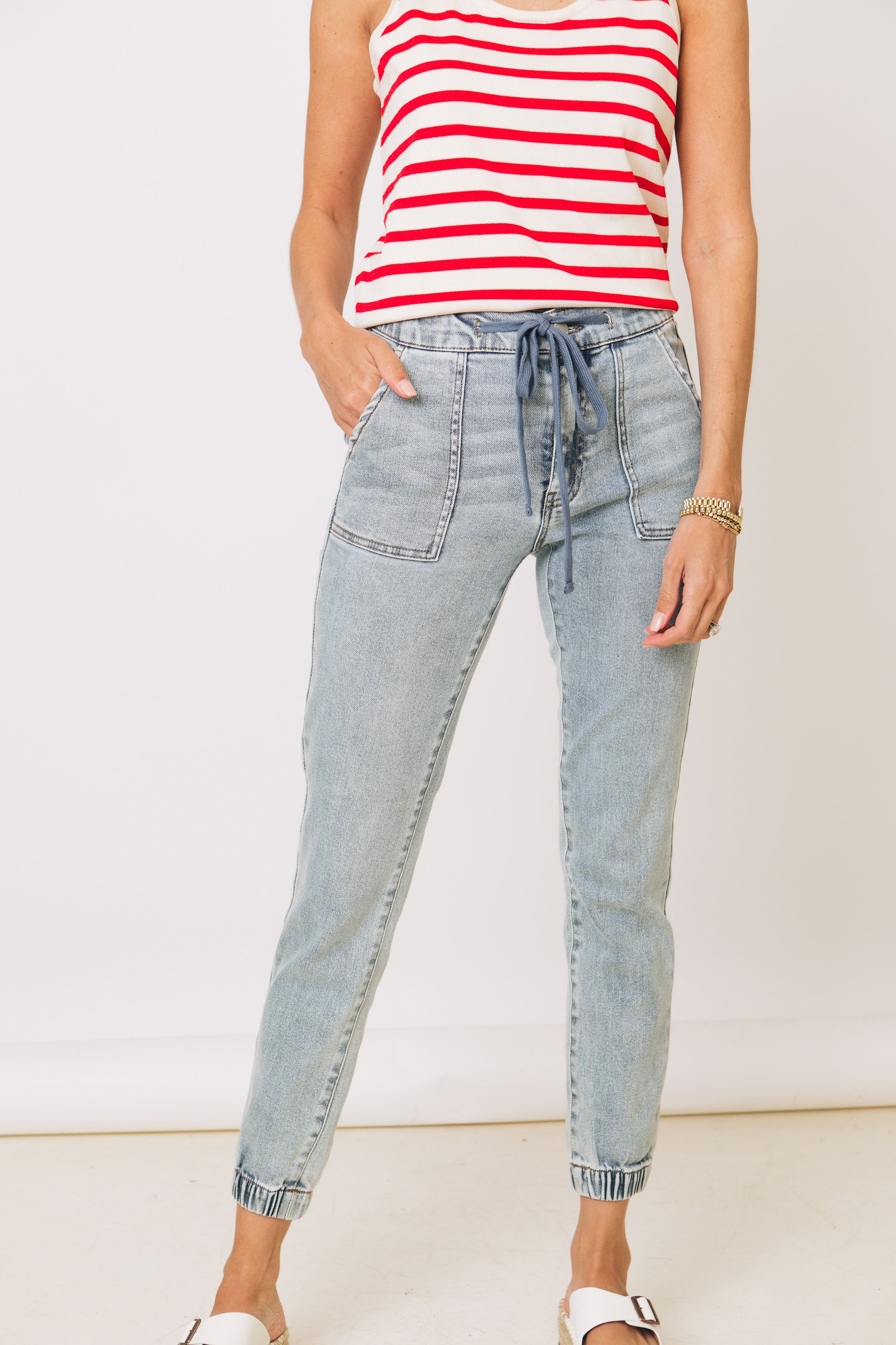 Pull&Bear Cargo Denim Jogger Jeans, Women's Fashion, Bottoms, Jeans &  Leggings on Carousell
